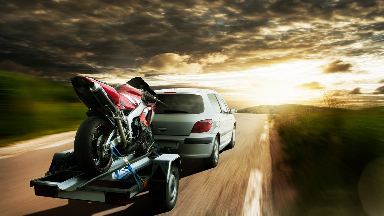 In Deutschland leider die einzige Alternative: Motorrad verladen.