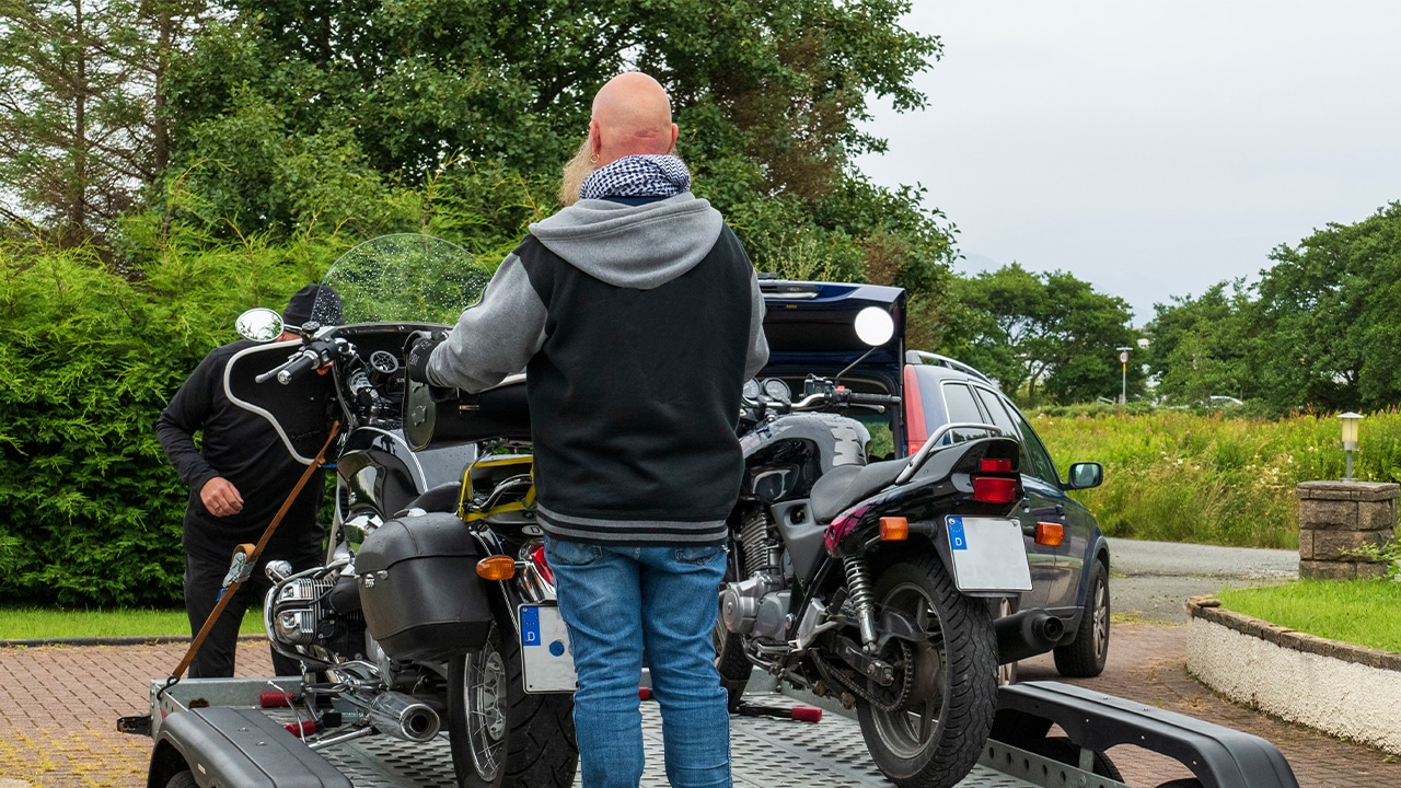 Verladen ist die sicherste Variante bei einer Panne mit dem Motorrad.